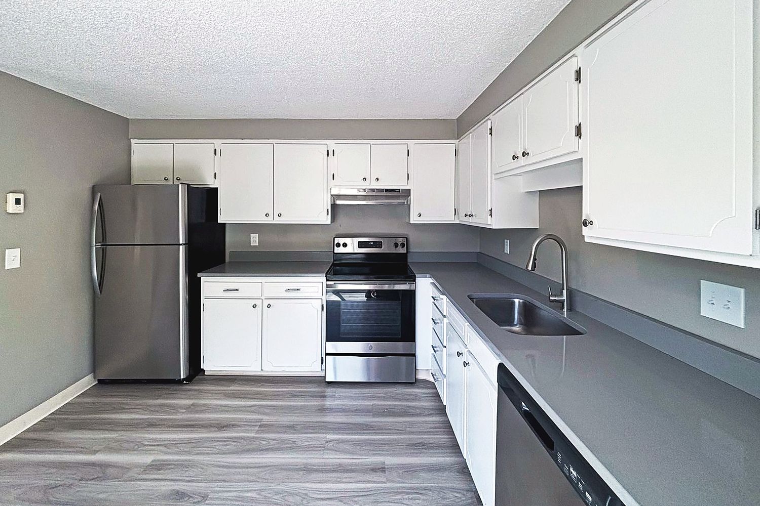 White kitchen with grey quartz counters